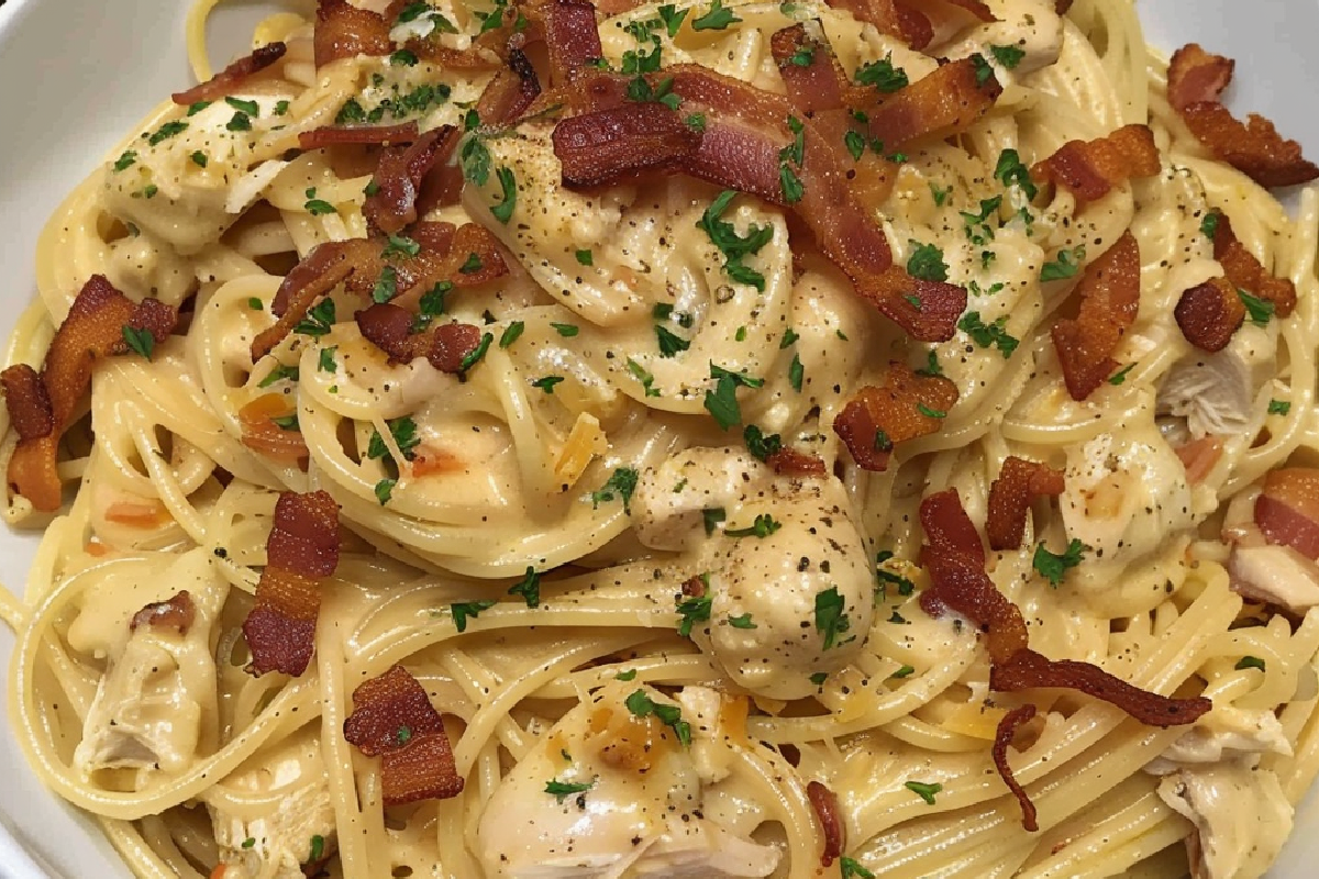 Easy Crockpot Chicken Bacon Ranch Spaghetti Recipe - RecipesEmily